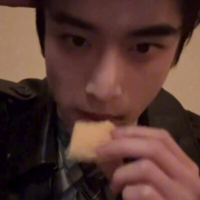 不知道为什么调不到一样的！但是呢这个微醺状态是真的有点萌哦