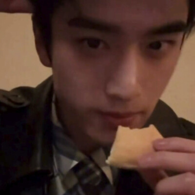 不知道为什么调不到一样的！但是呢这个微醺状态是真的有点萌哦