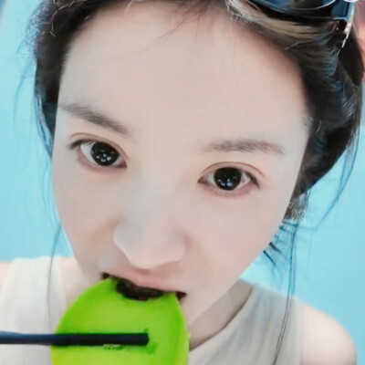 我是真的想看我姐姐当吃播