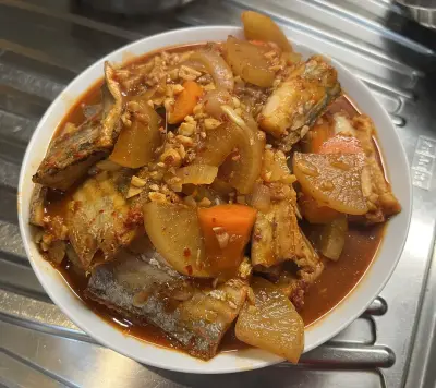 刀鱼炖萝卜