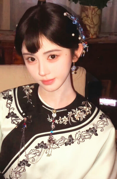 鞠婧祎