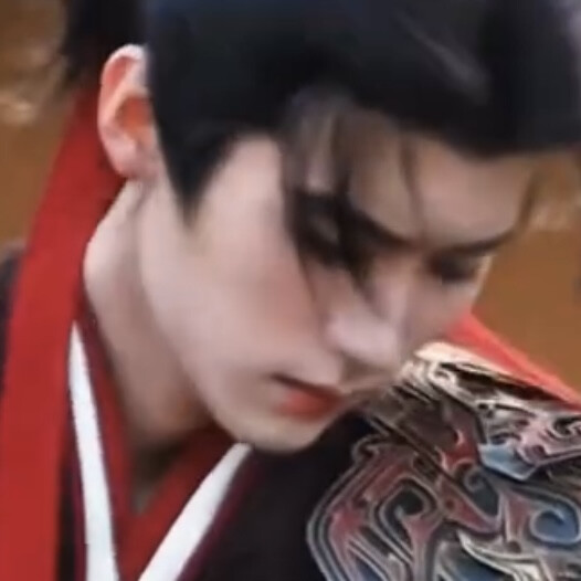 嗯