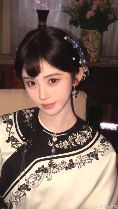 鞠婧祎