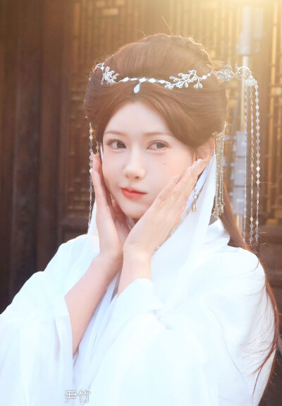 尹竹