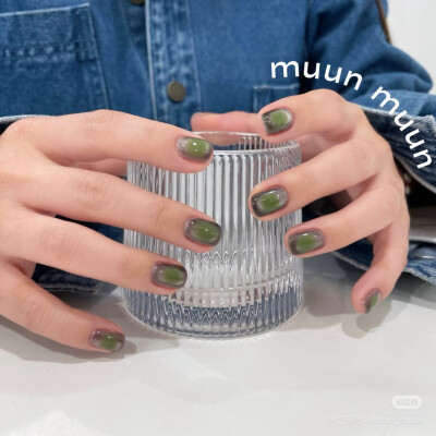 nails