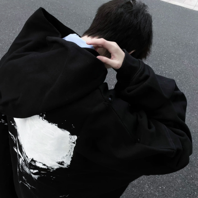 头像丨男头 用宏大的世界稀释痛苦用微小的事情感知幸福