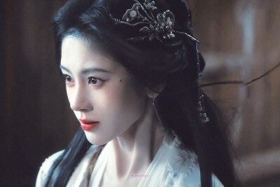 鞠婧祎｜露芜衣