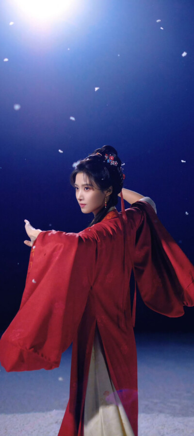 卢昱晓《何不同舟渡》南衣
