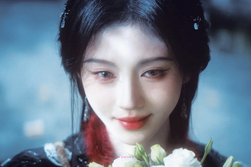 鞠婧祎｜露芜衣
