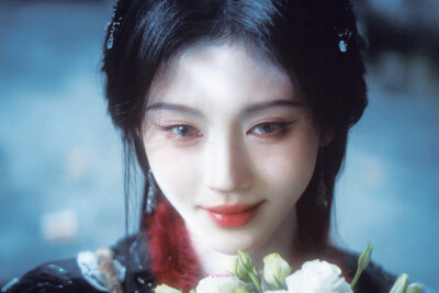 鞠婧祎｜露芜衣