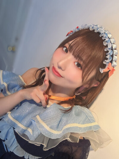 冰淇淋新服装的咪酱
