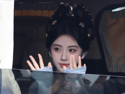 鞠婧祎