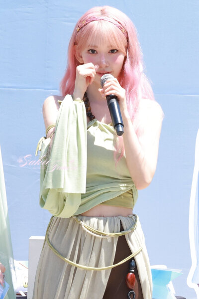 宮脇咲良 饭拍高清