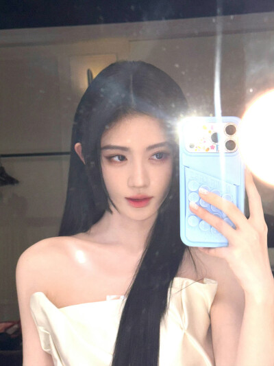 鞠婧祎