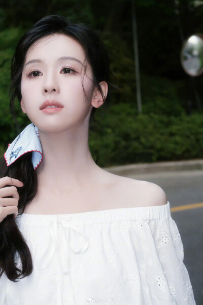 陈都灵