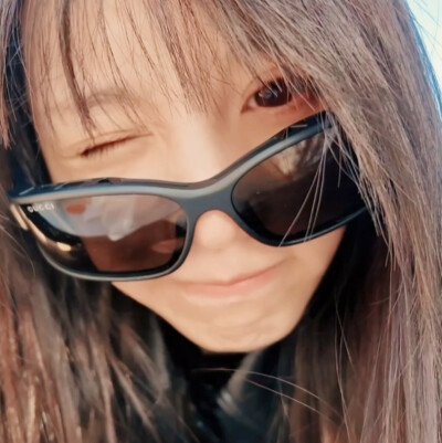 田曦薇
我从vlog里截de..