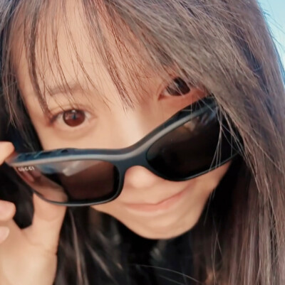 田曦薇
我从vlog里截de..