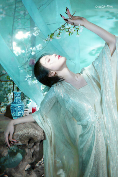 陈都灵