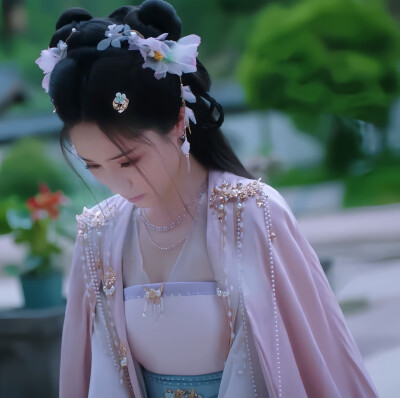 迟迟春欲晚