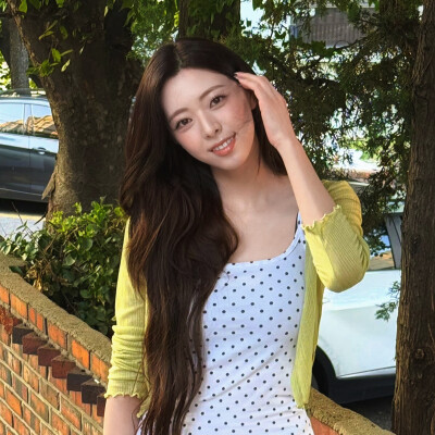申有娜 