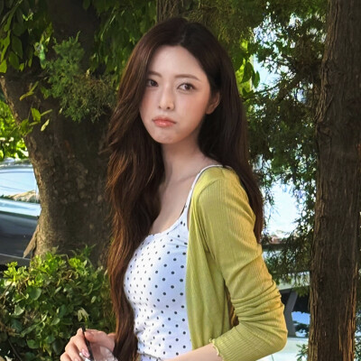 申有娜 