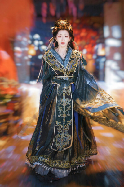 金殿旧梦，帝王他蓄谋已久 冷巴∣沈晚意
