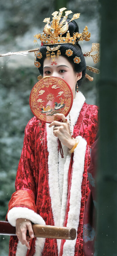 卢昱晓《何不同舟渡》南衣