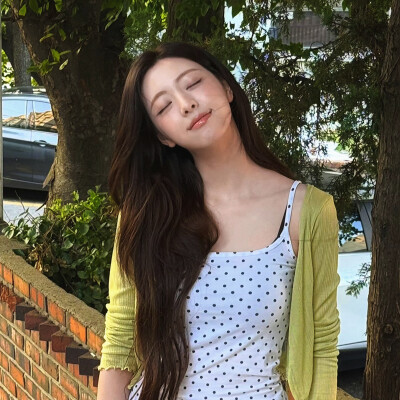 申有娜 