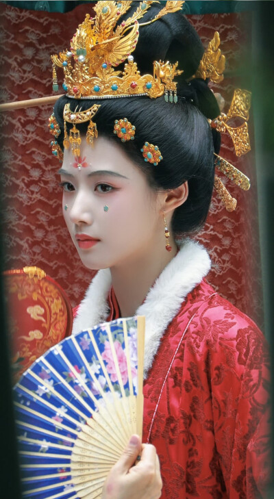 卢昱晓《何不同舟渡》南衣