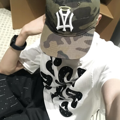头像丨男头 我很需要你的陪伴