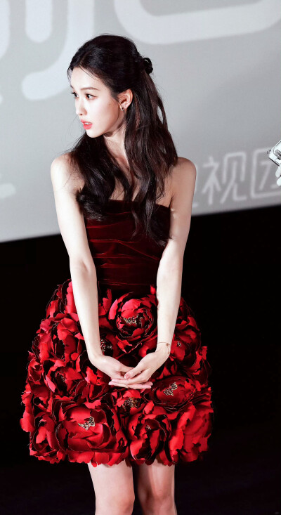 陈都灵