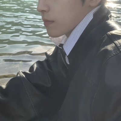 头像丨男头 人生须臾不过尔尔