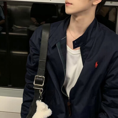 头像丨男头 人生须臾不过尔尔