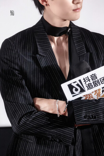 周翊然