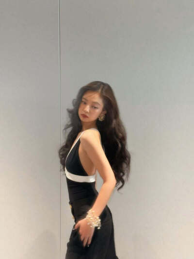 JENNIE 金珍妮