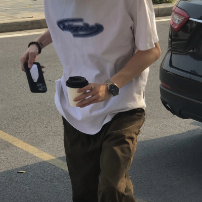 头像丨男头 我的生活正如潺潺流水般平静而有力