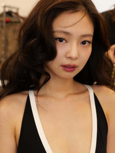 JENNIE 金珍妮