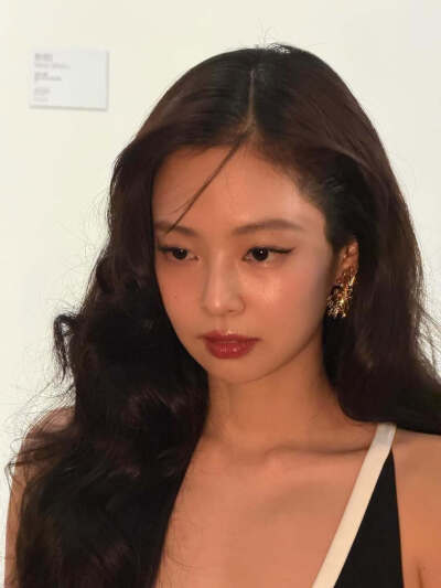 JENNIE 金珍妮