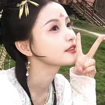 素净一张脸