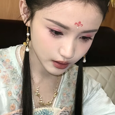 素净一张脸