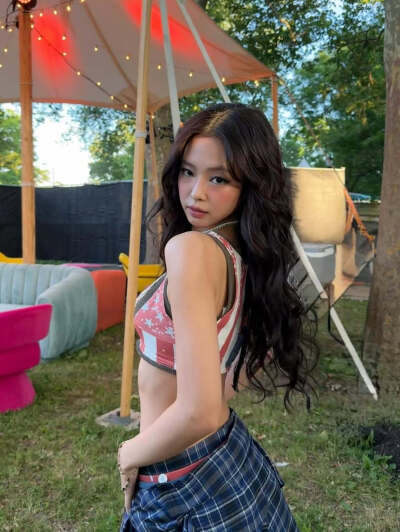 JENNIE 金珍妮