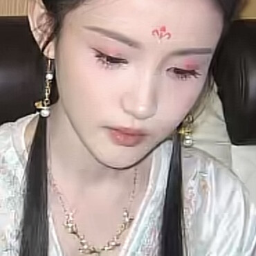 素净一张脸