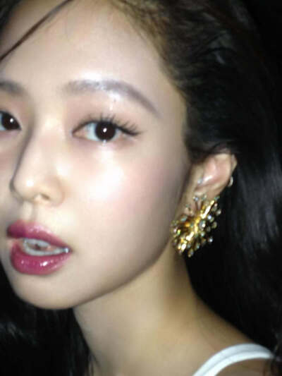 JENNIE 金珍妮