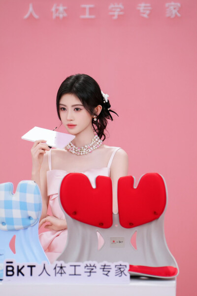 鞠婧祎