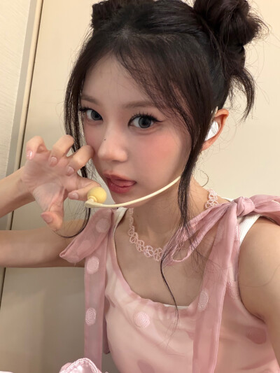 ILLIT moka境萌花