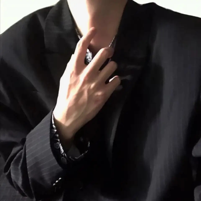 头像丨男头 昨天太重明天太远
