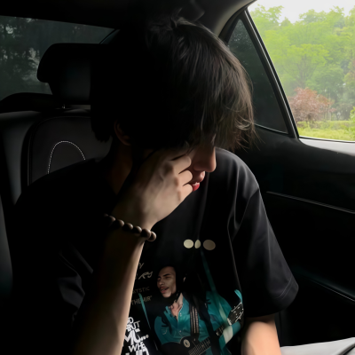 头像丨男头 你的世界少了我也没关系

