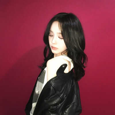 柳莎朗 