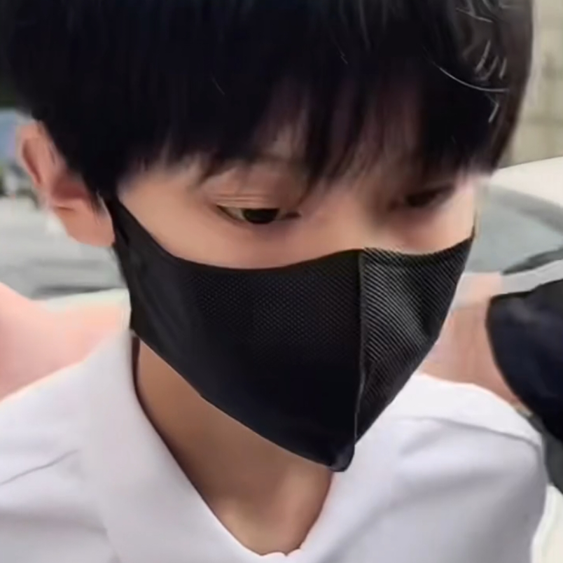 黑口罩男
