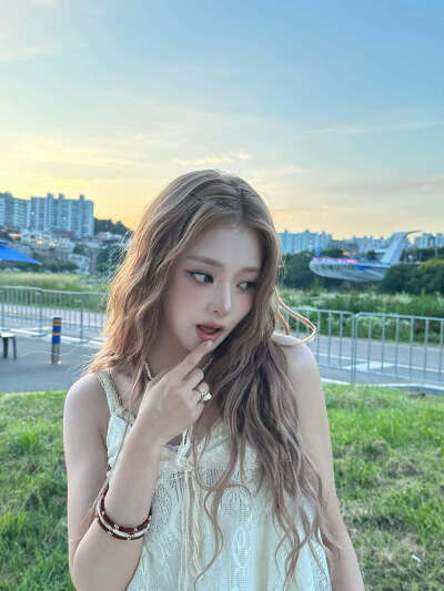 李娜炅